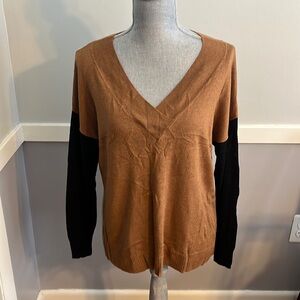 Great 3 color light weight sweater
